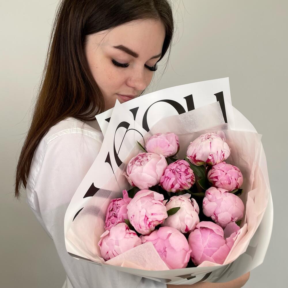 Букет с пионами «love you