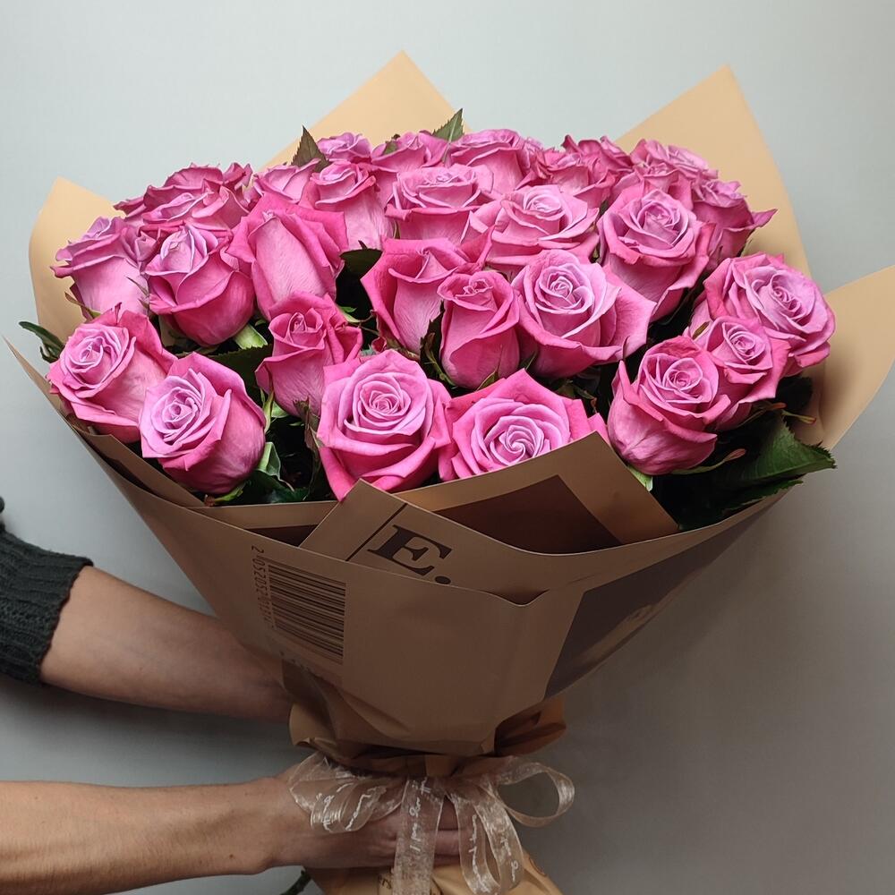 35 розовых роз