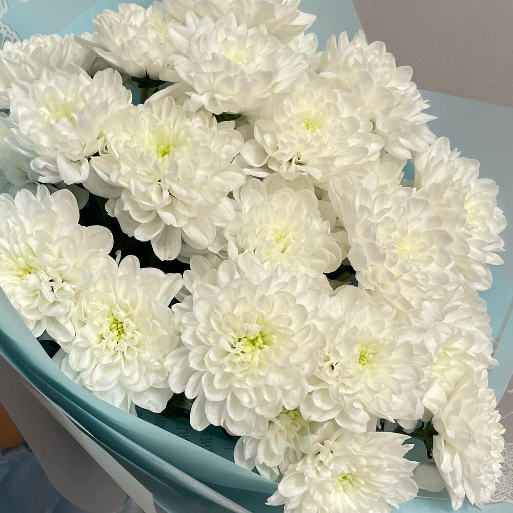 Букет из белых хризантем