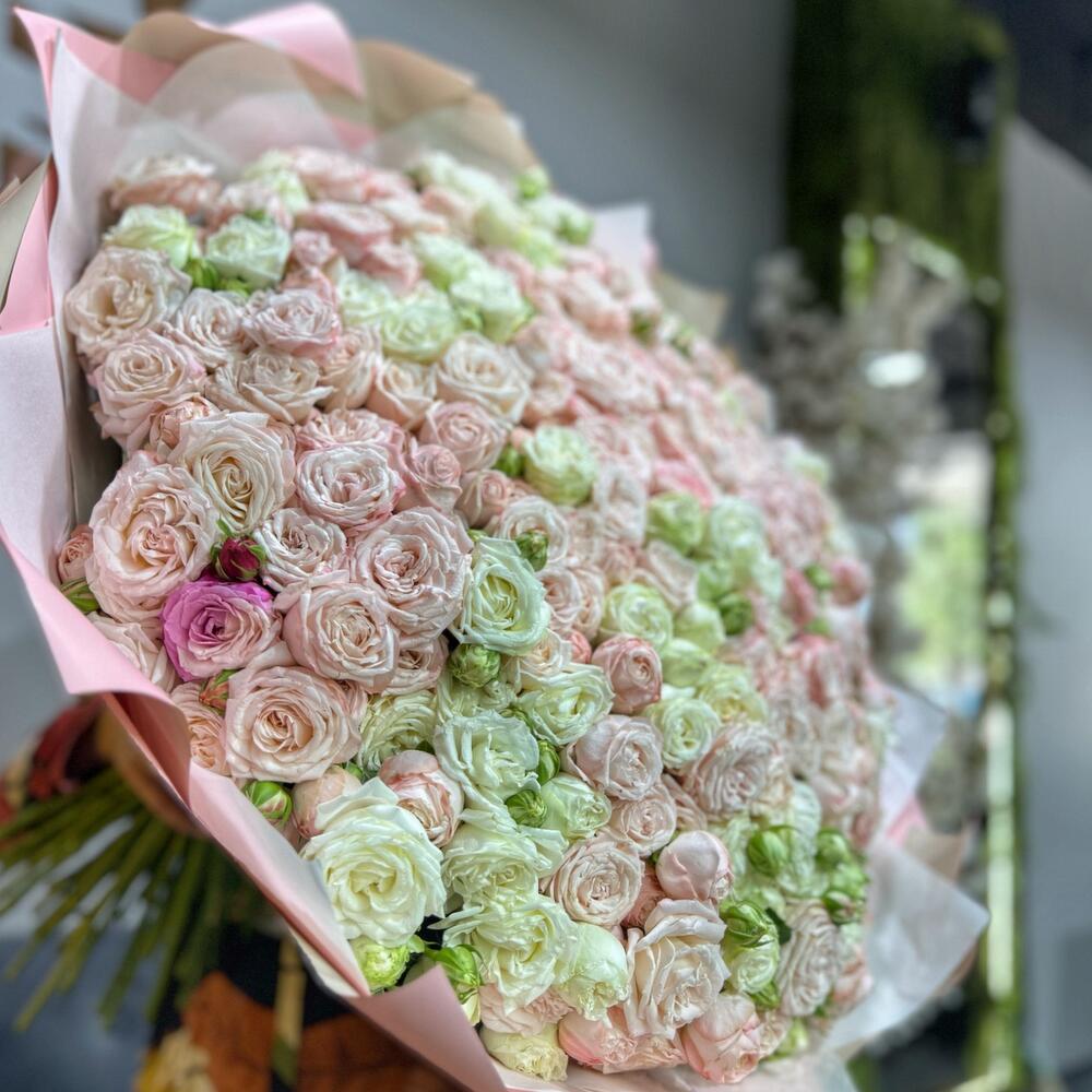 Микс букет из кустовых роз