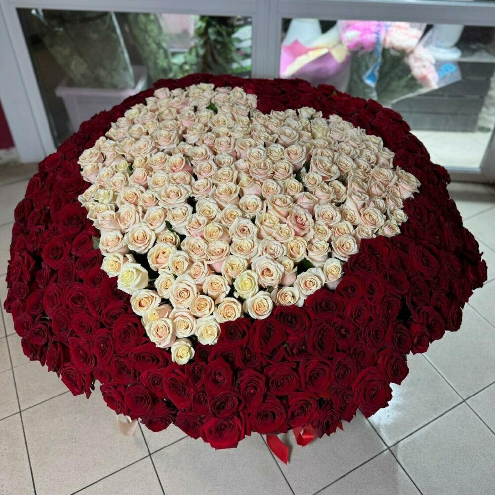 Сердце в корзине 301 роза