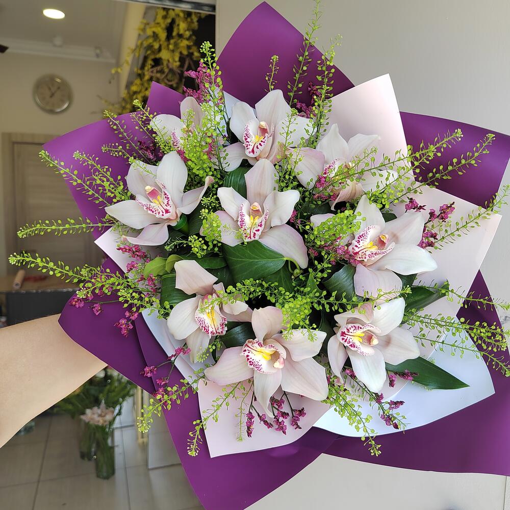 White orchid bouquet n30