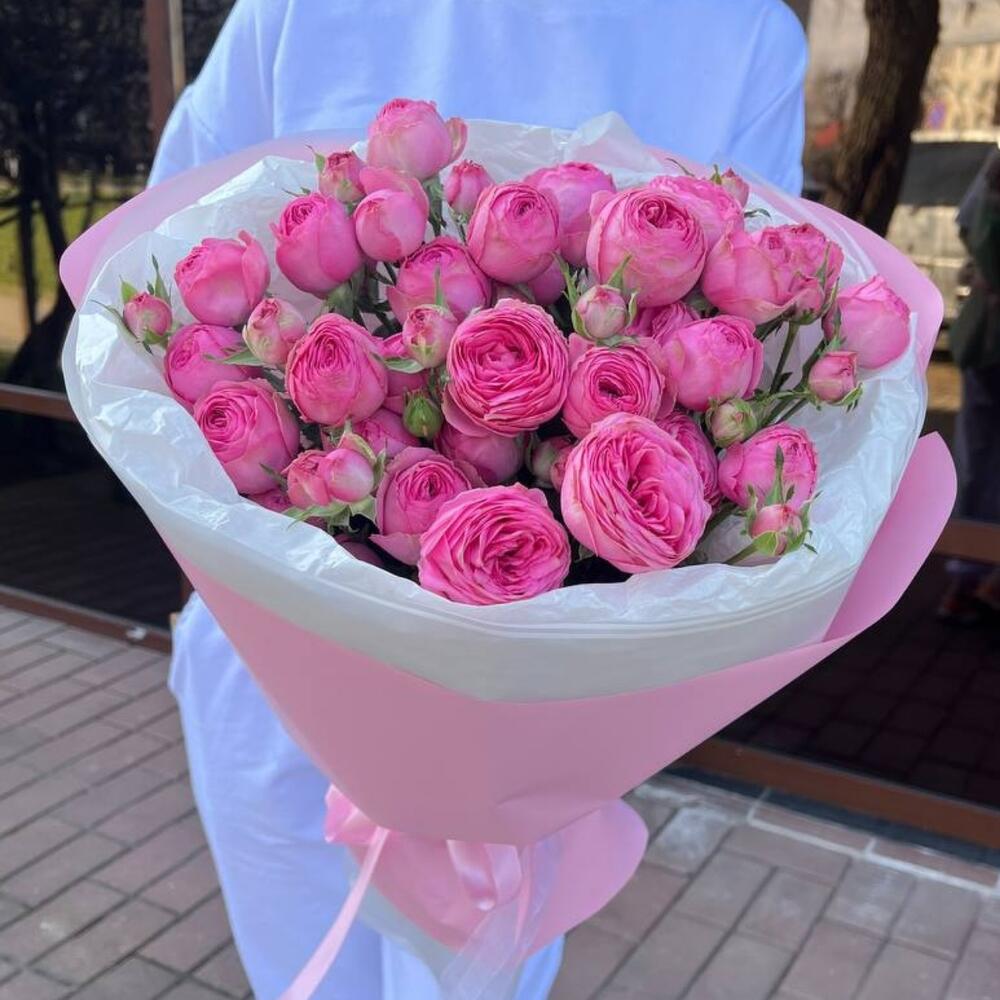 Букет из 7 шт пионовидных кустовых роз, Жизель