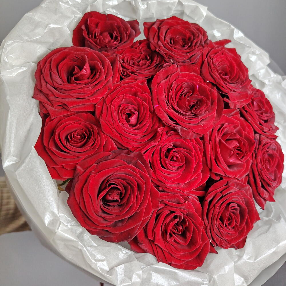 🍒 Букет из 15 красных роз Ред Наоми🌹
