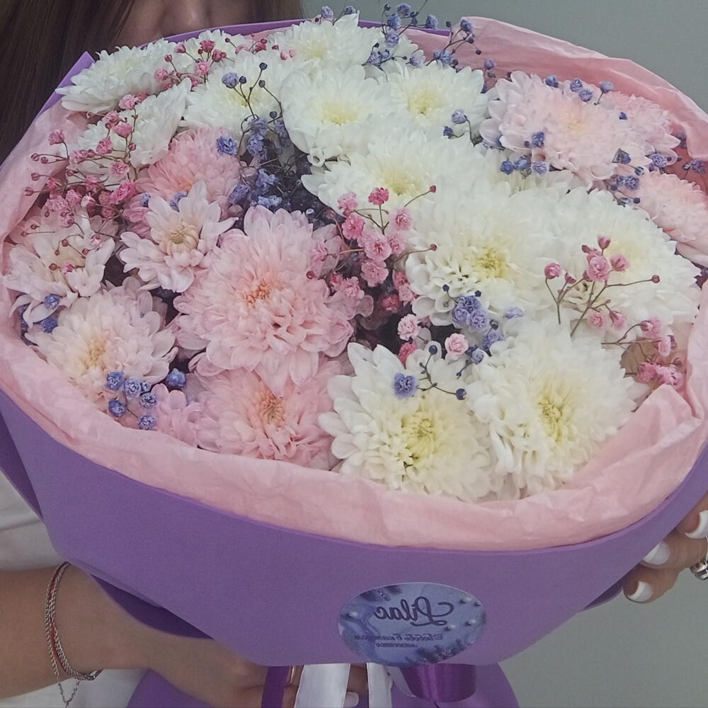 Букет из хризантем и гипсофилы💜