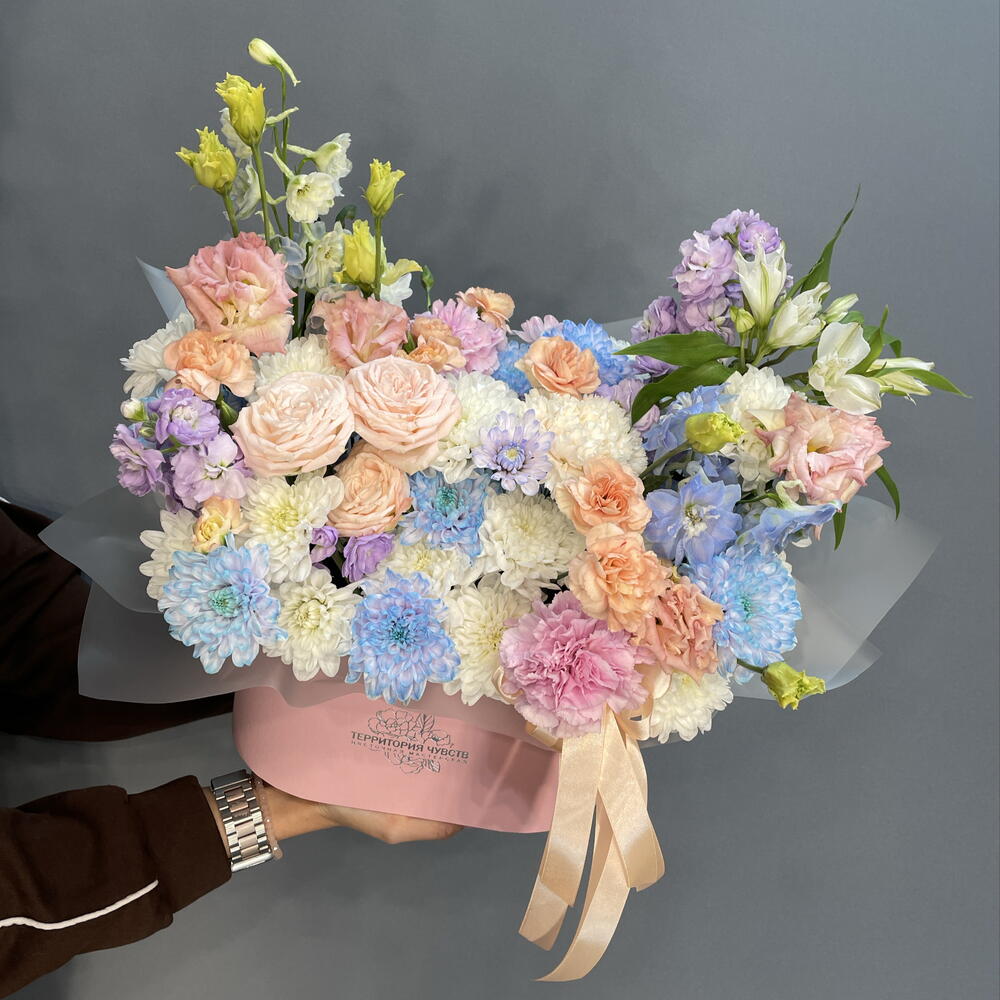Коробка с дельфиниумом , эустомой , маттиолой кустовой 🎀