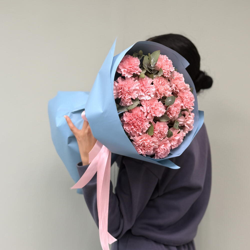 🌸 «Розовая дымка: диантусы с эвкалиптом»