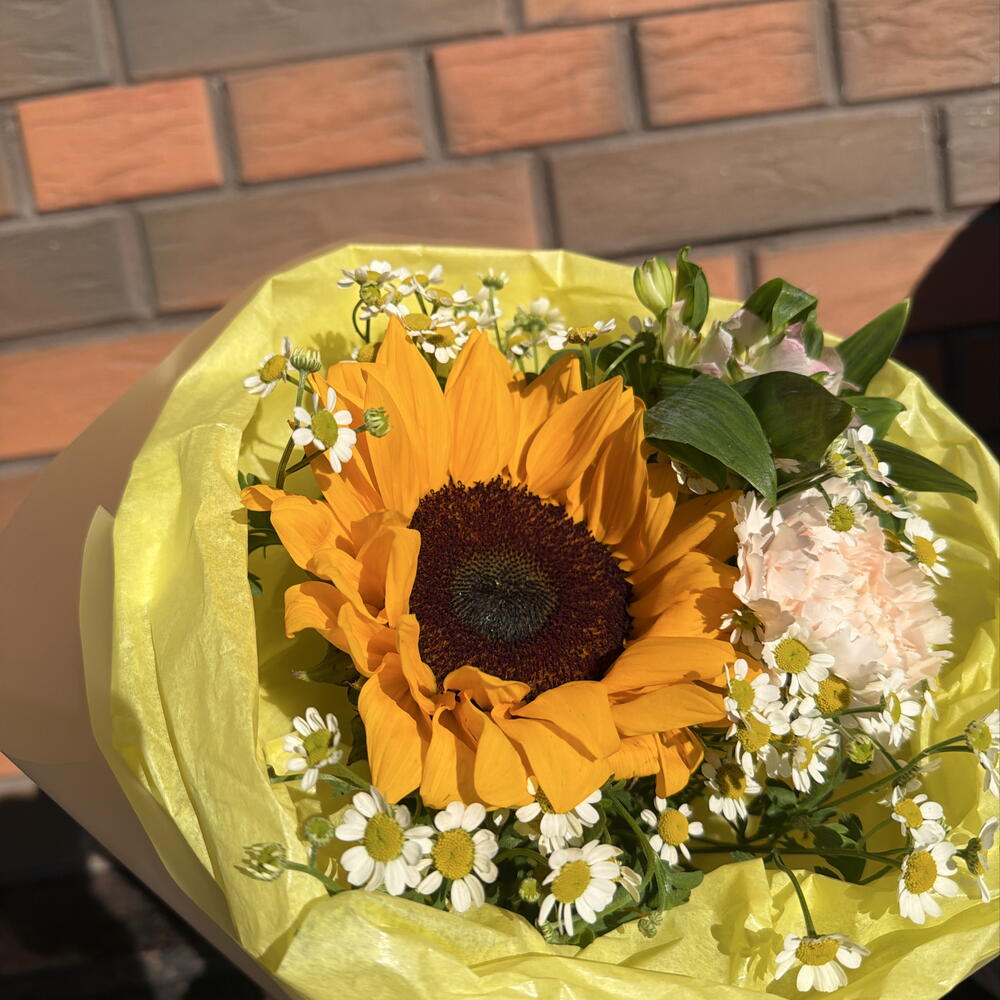 Букет комплимент с подсолнухом
