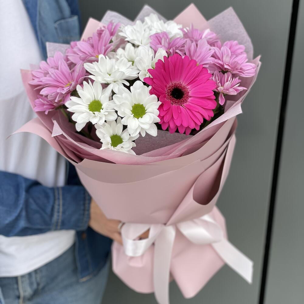 Bouquet of Summer memories made of chrysanthemum and gerbera