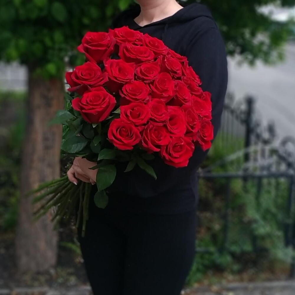 25 алых роз 🌹