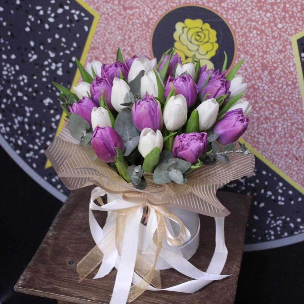 25 tulips in a box
