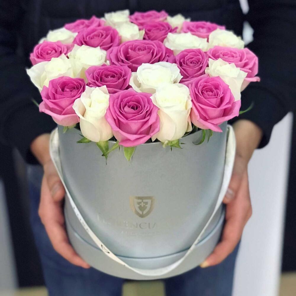 Шикарные цветы в коробке. Можно цветы в коробках. Букет «современный». Стильный букет. Цветы в коробке ростов на дону.