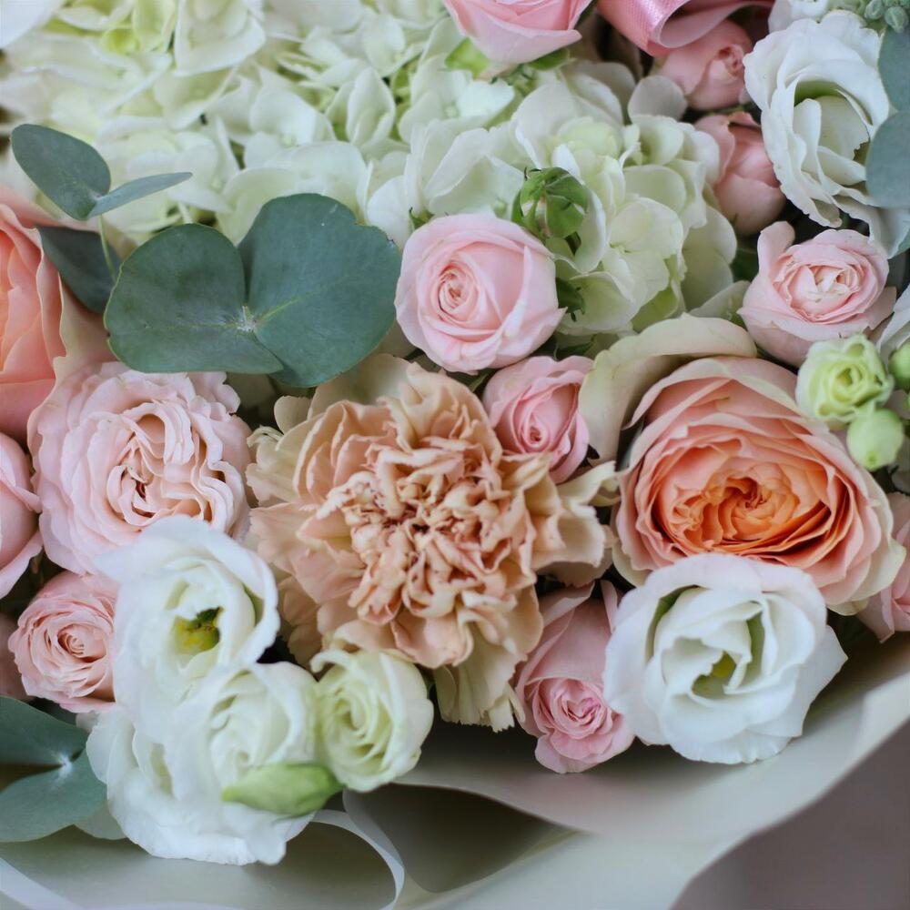 Авторский букет с пионовидными розами Гравити, Бомбастик. Букет 15 Kimbirly flowers
