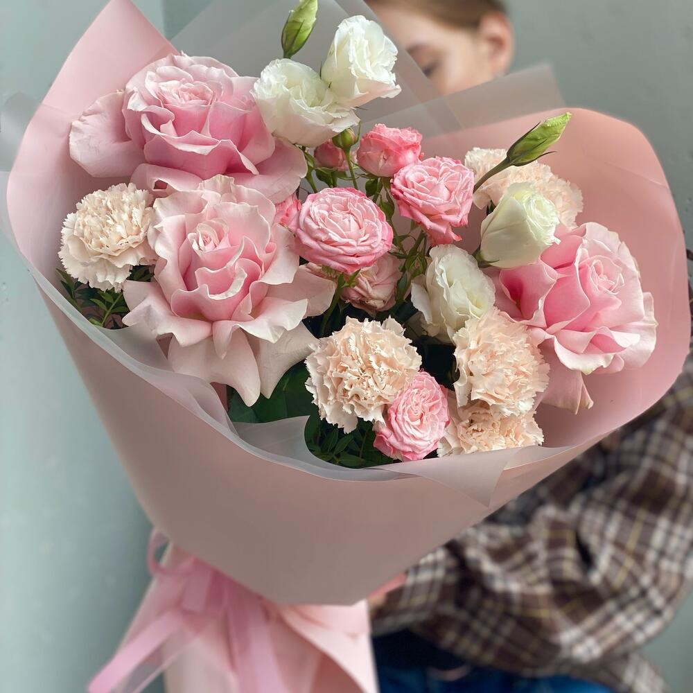 Нежный букет с ажурными розами