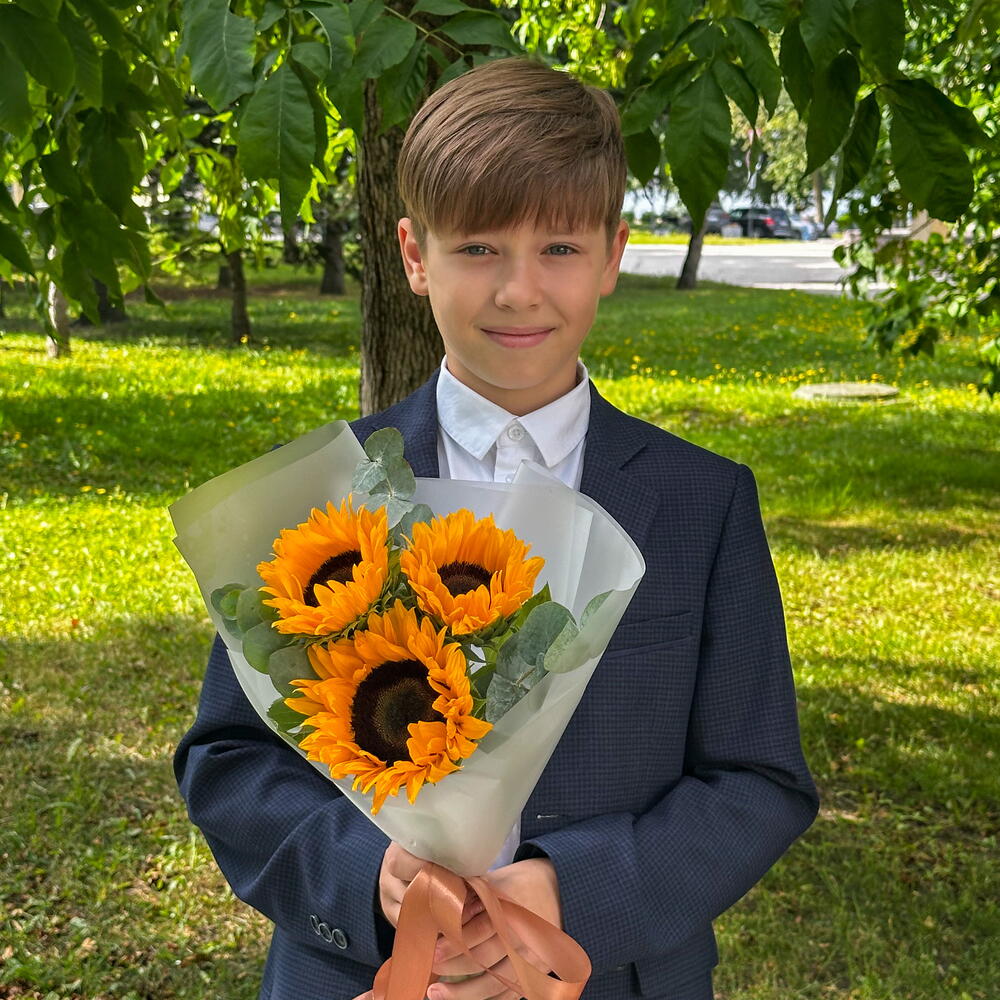 Букет с подсолнухами