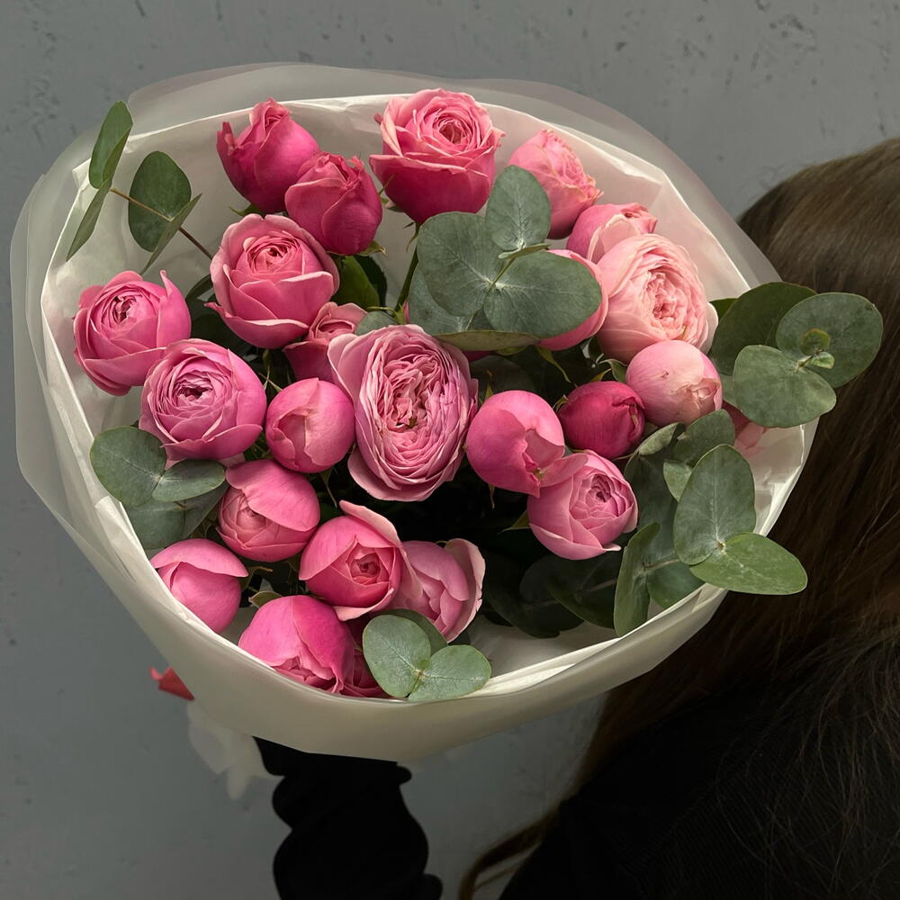 Розовый Шепот 🌸 Нежный букет из кустовых роз оттенков розового — от насыщенного малинового до нежно-пудрового