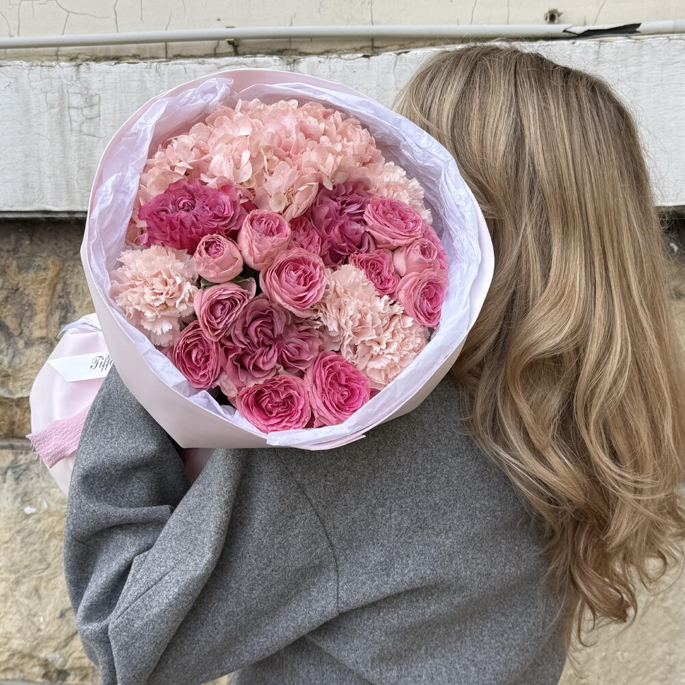 Букет от студии «TIFFANY» кустовая роза pink myrr в сборном варианте