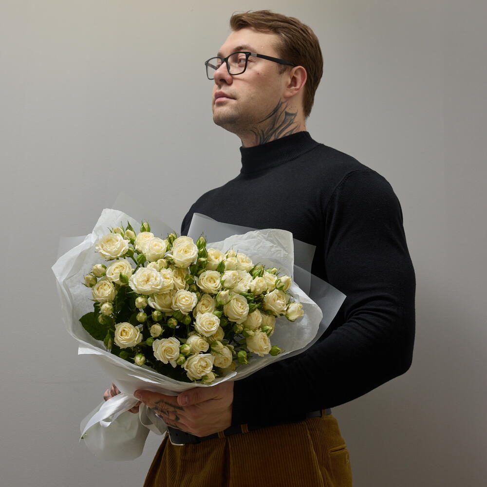Букет из 5 белых кустовых роз Беларусь