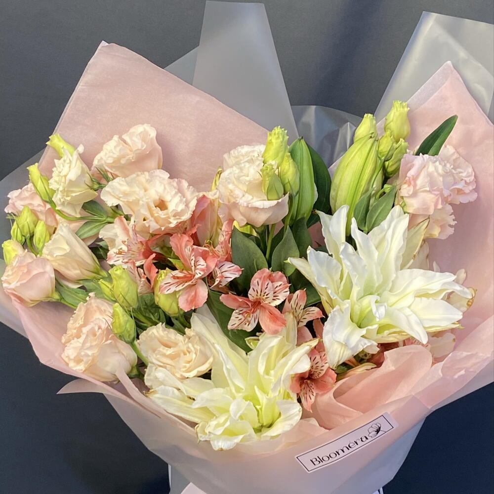 Lily,lisianthuses and alstroemerias