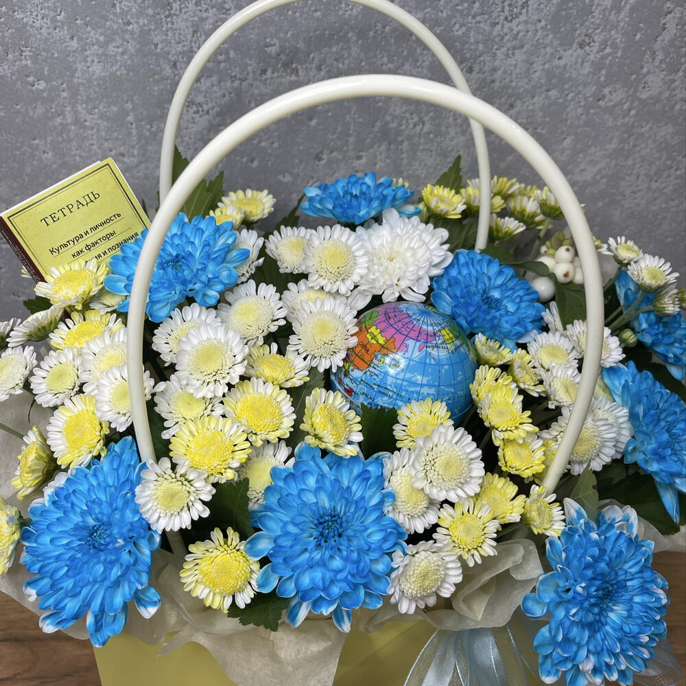 Композиция с глобусом на 1 Сентября