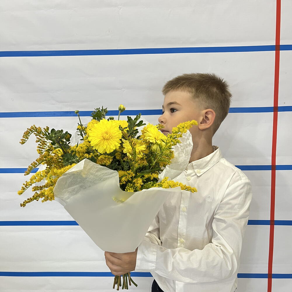 Букет с хризантемой