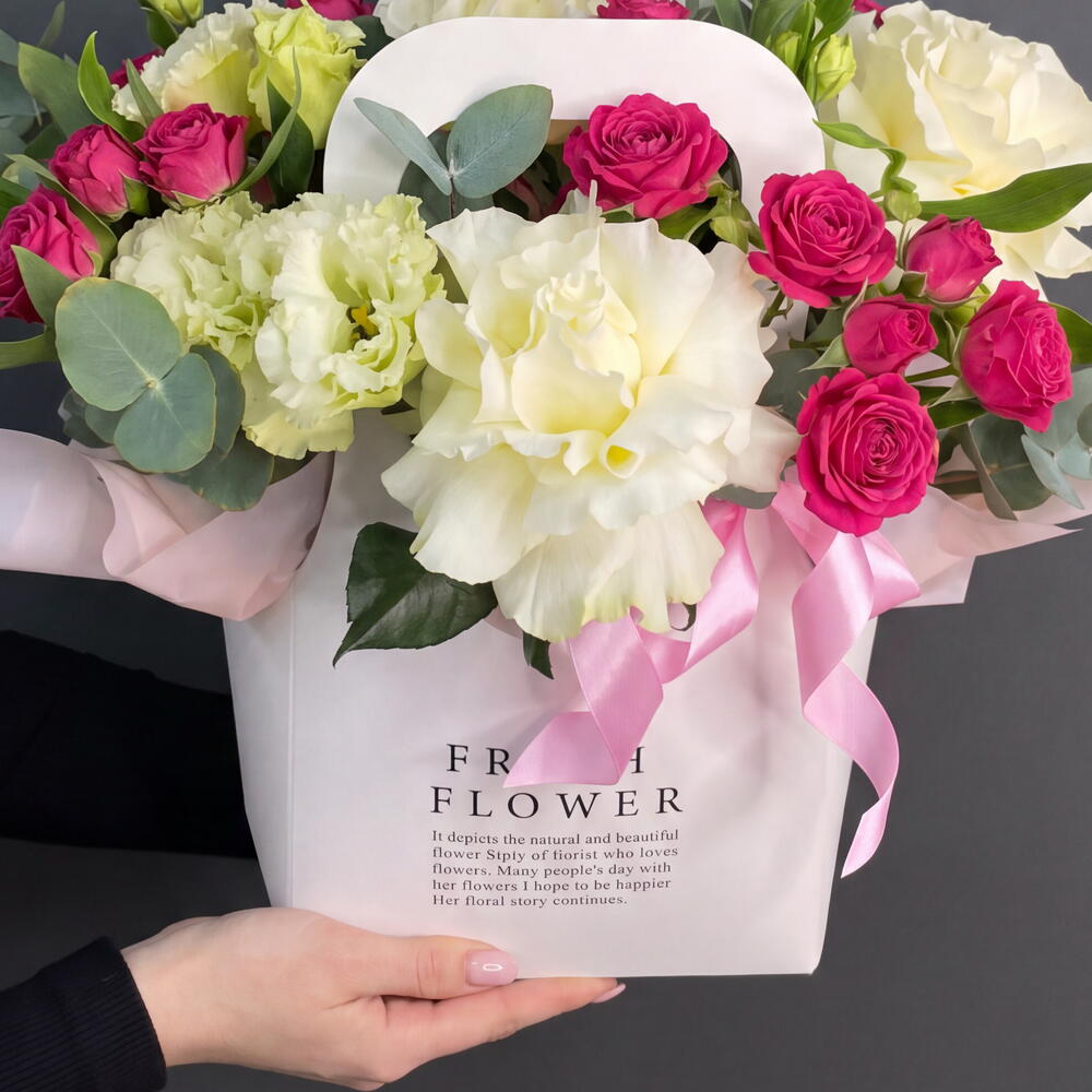 Моей любимой Цветы в сумочке 🌸