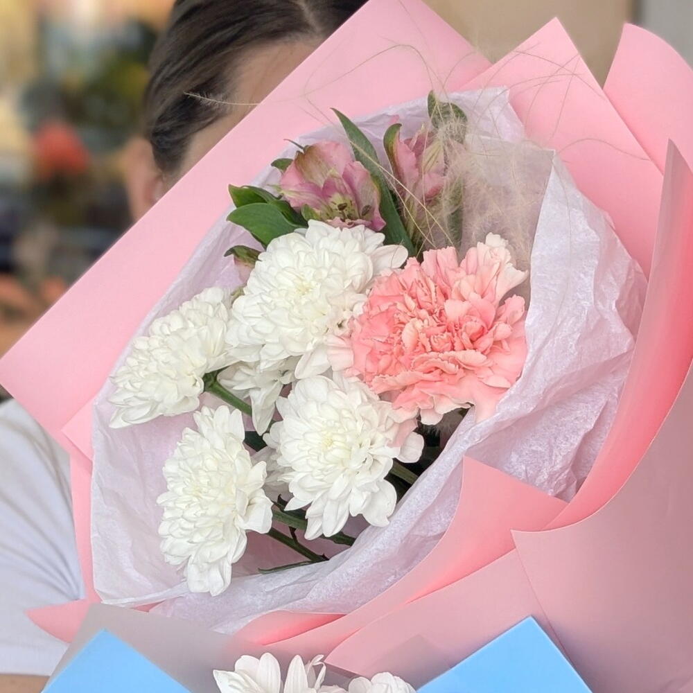 Букет комплимент. Хризантема, альстромерия, диантус🎀