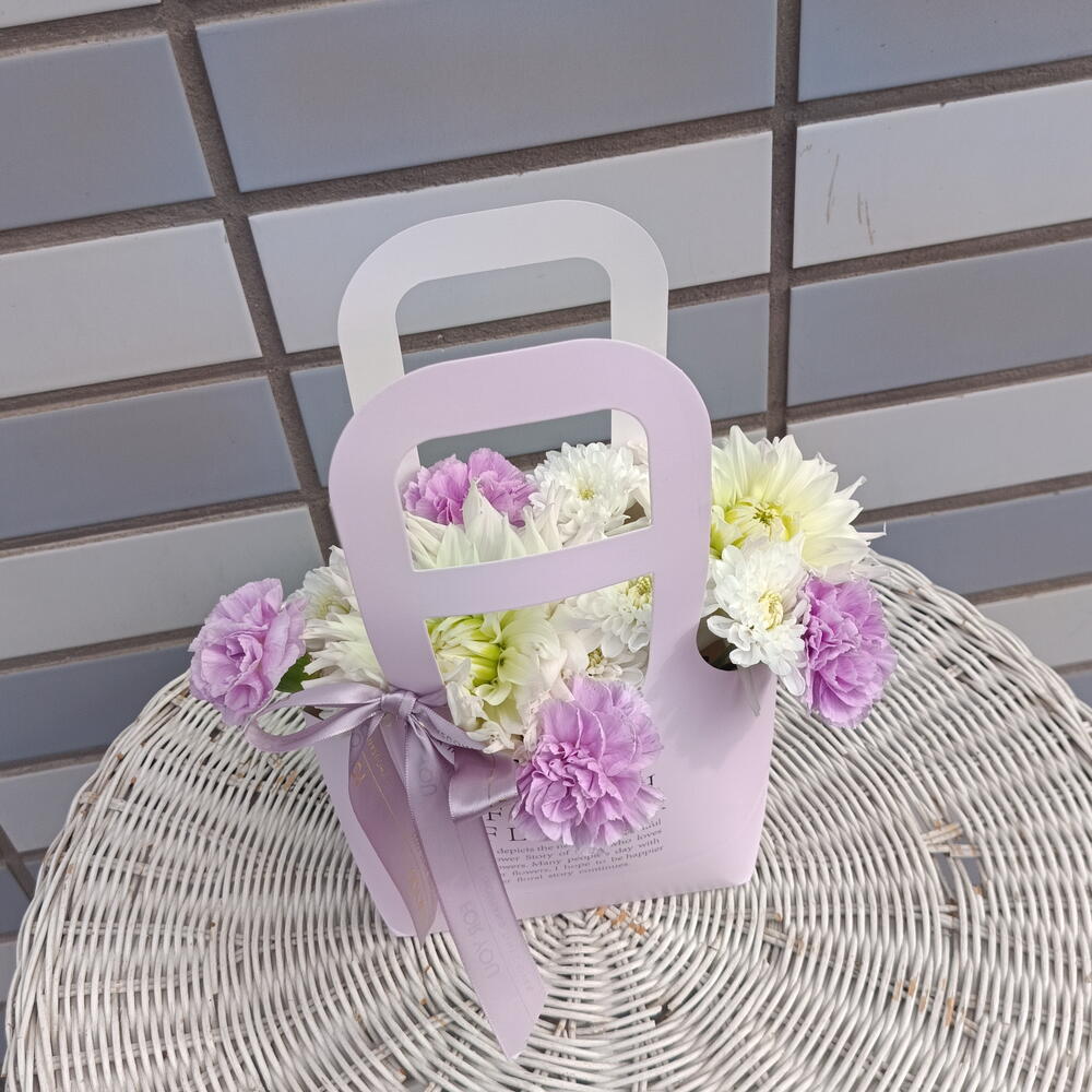 Сумочка с диантусами, георгинами и хризантемамой 💜Диантусы Георгины