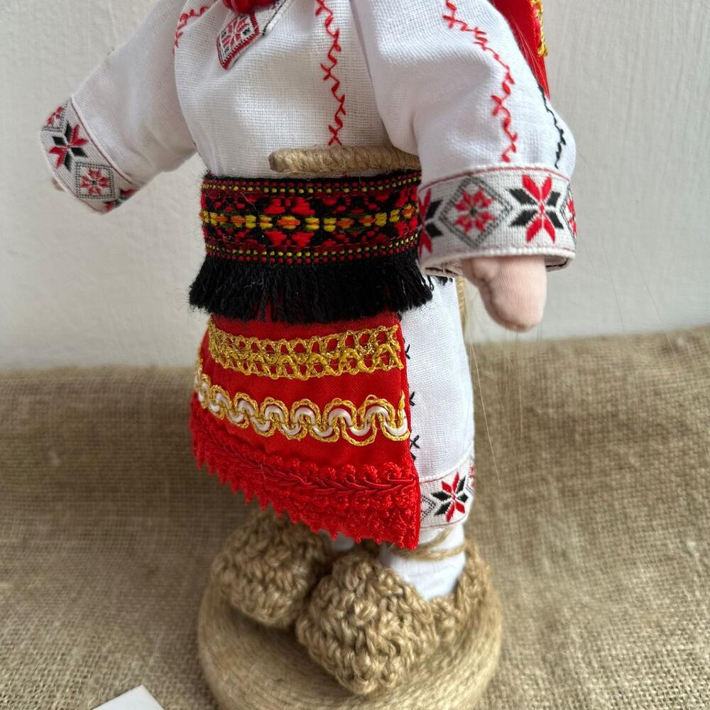 Кукла в национальном костюме
