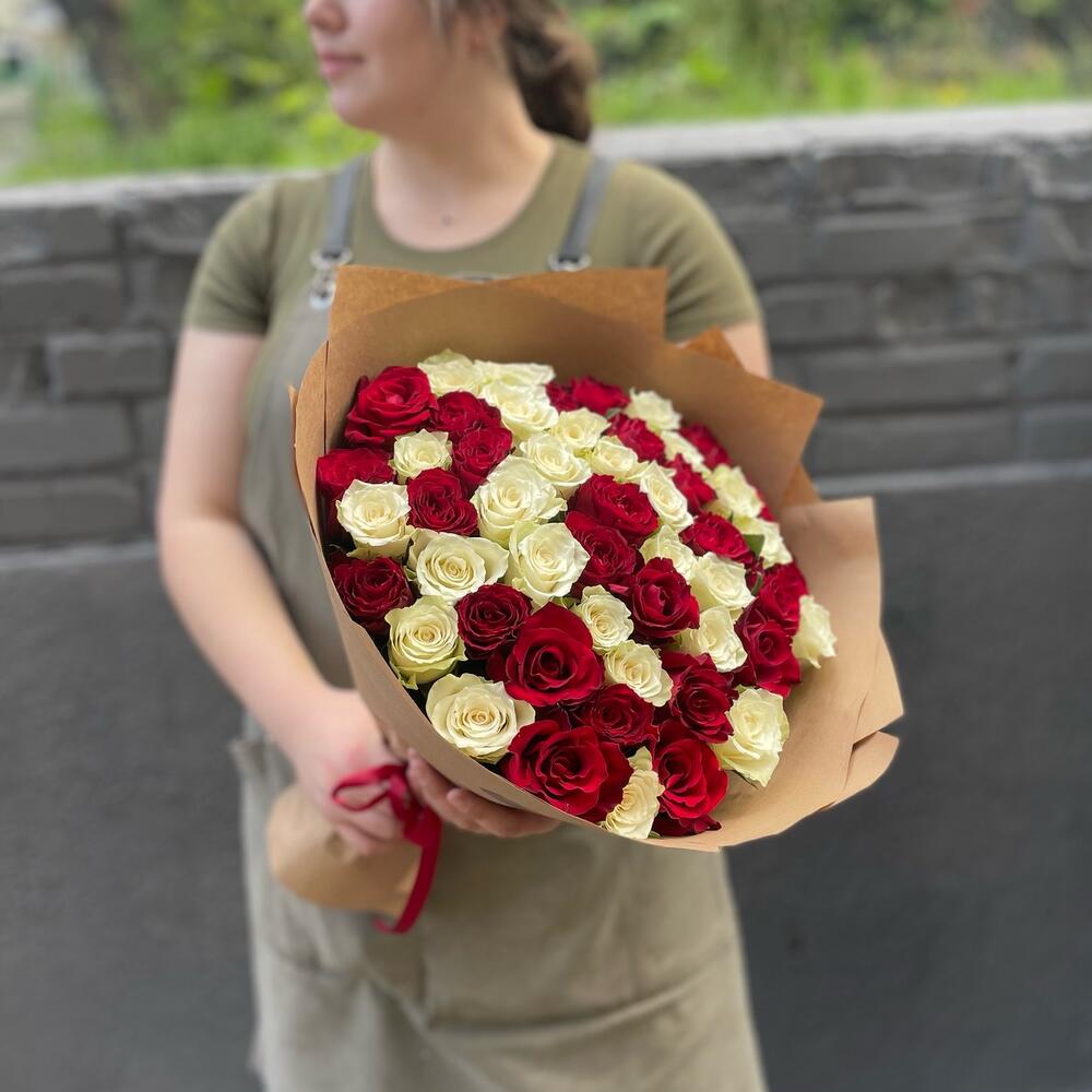 51 Роза красно-белая