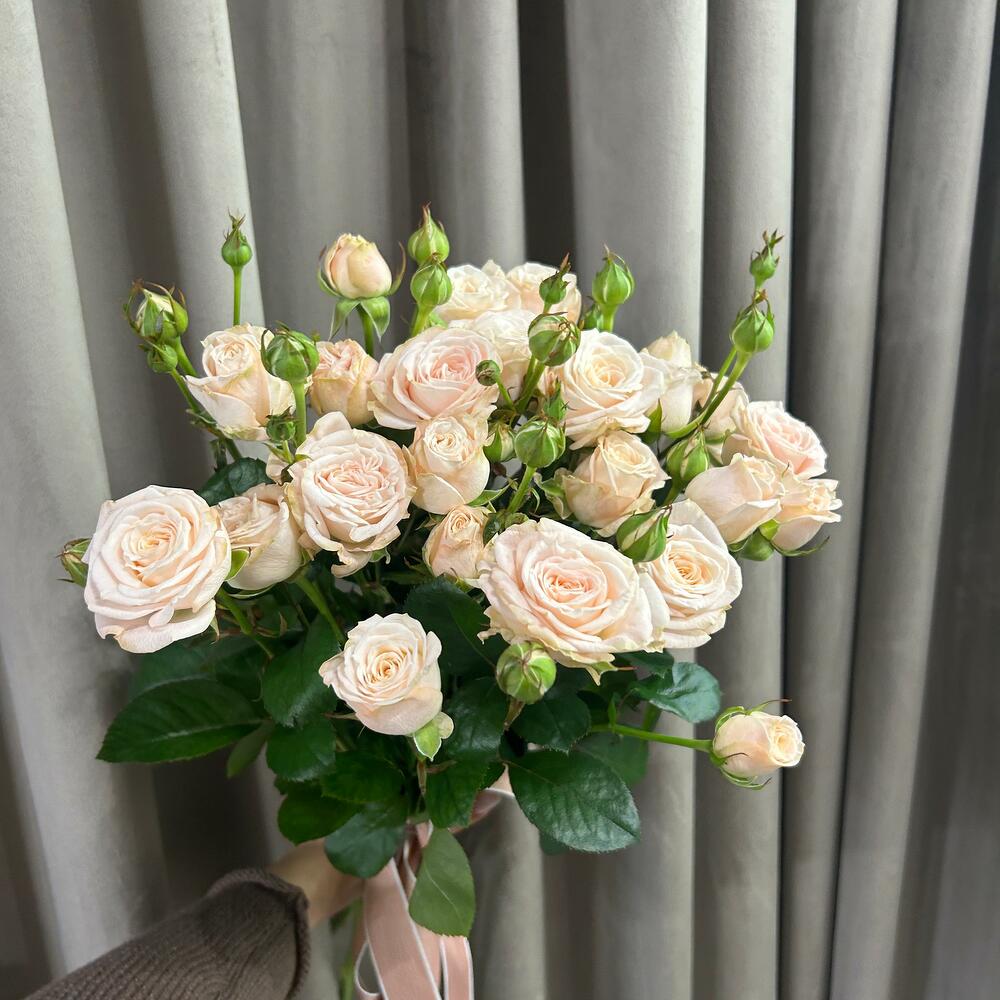 Букет комплимент из кустовых роз 🤍🌸
