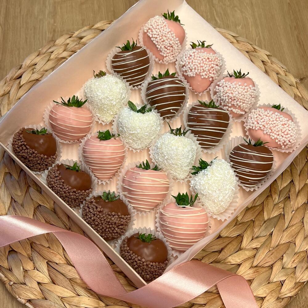 Клубника в шоколаде с декором 20шт