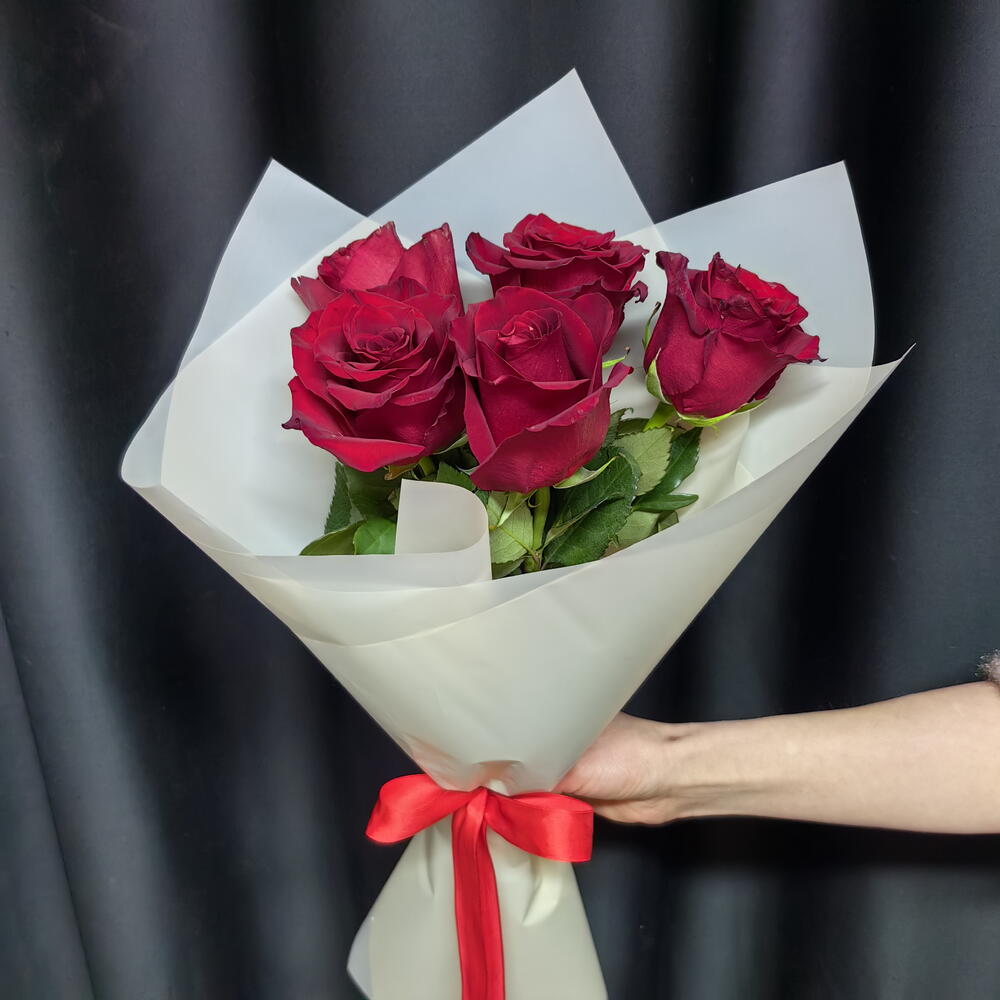 Монобукет из 5 красных роз (код 302)