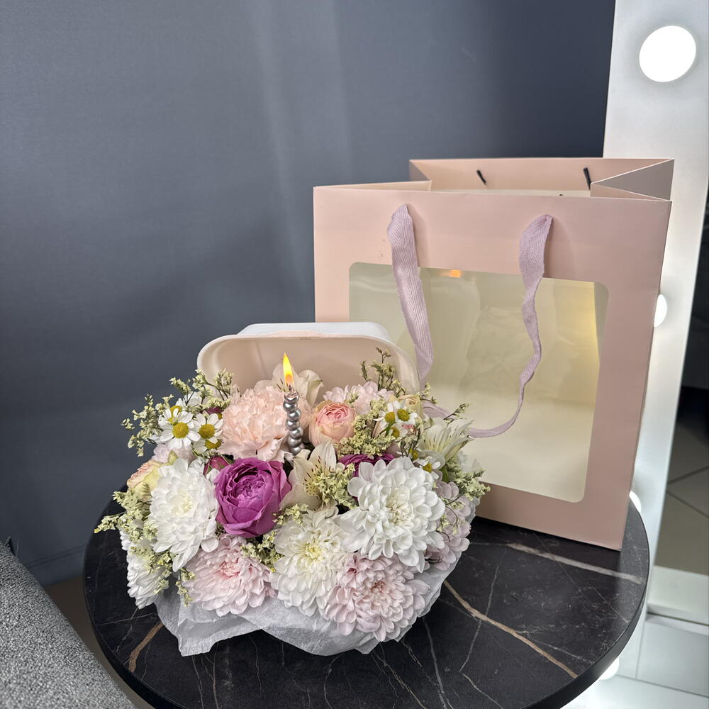 Бенто-Букет из цветов🎂💐 из Кустовой Розы, хризантемы Алтай и диантусов