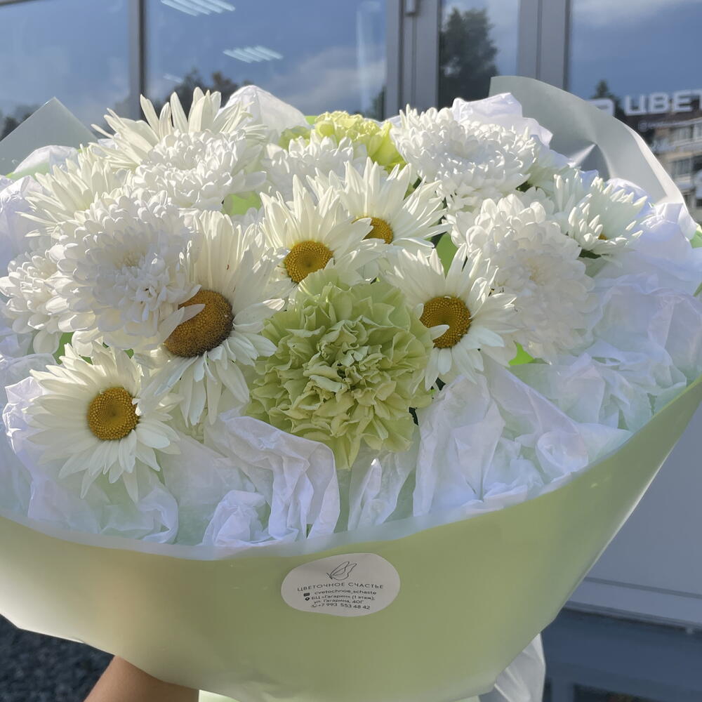 Букет с ромашками и диантусом