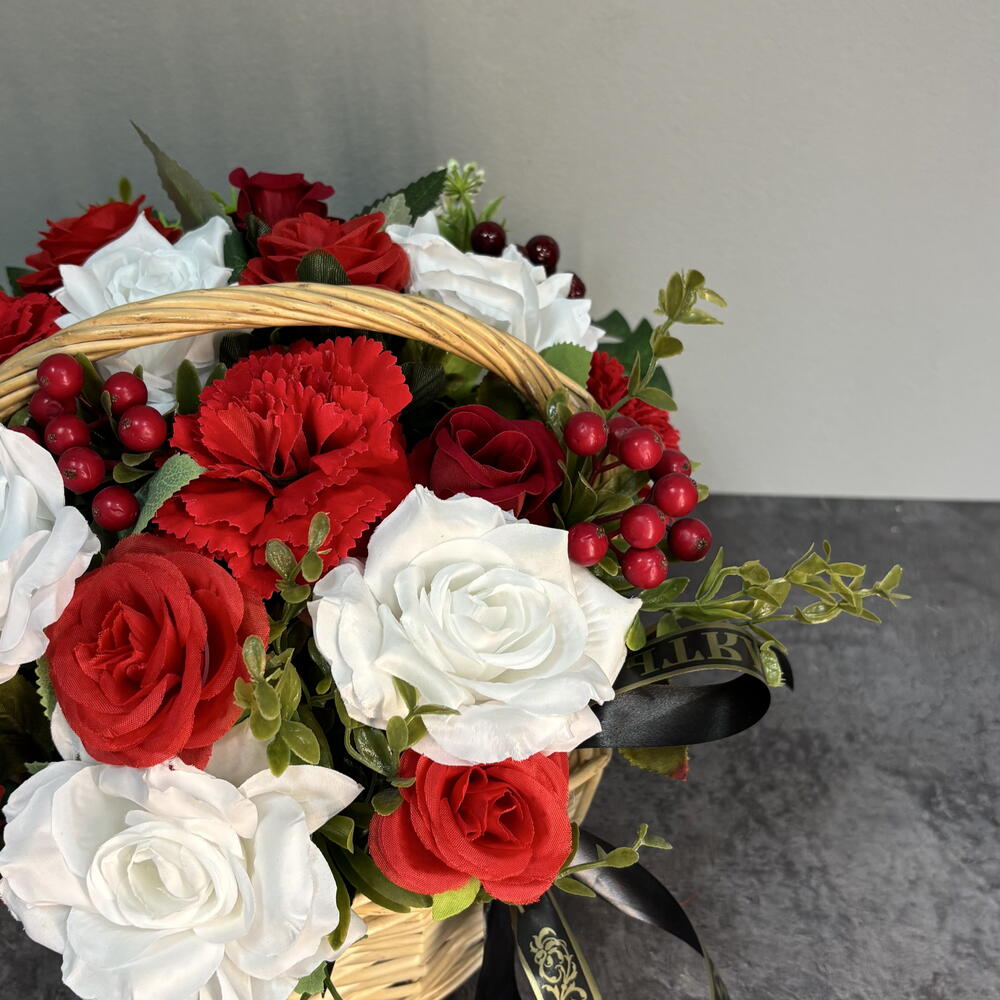 Корзина «Алые паруса»