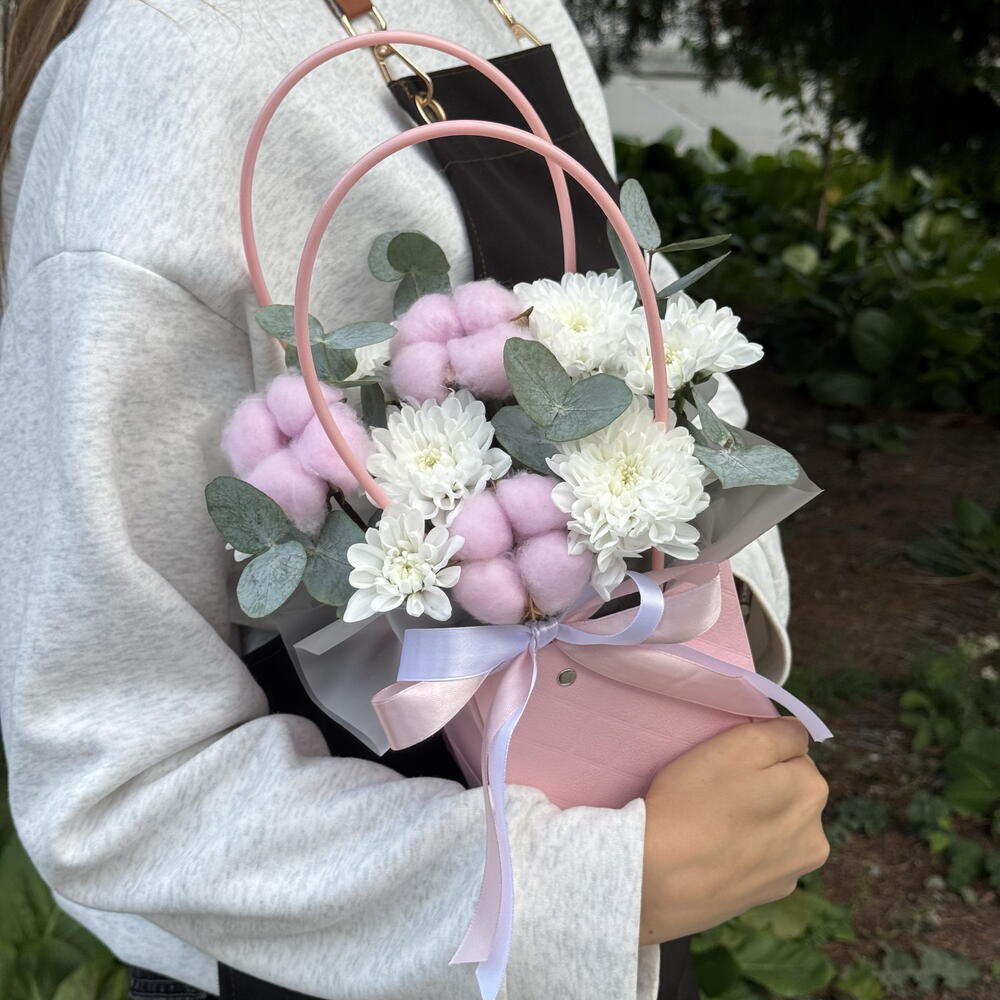 Сумочка с розовым хлопком