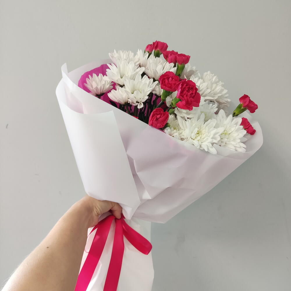 Букет из хр зантемы и кустовой гвоздики