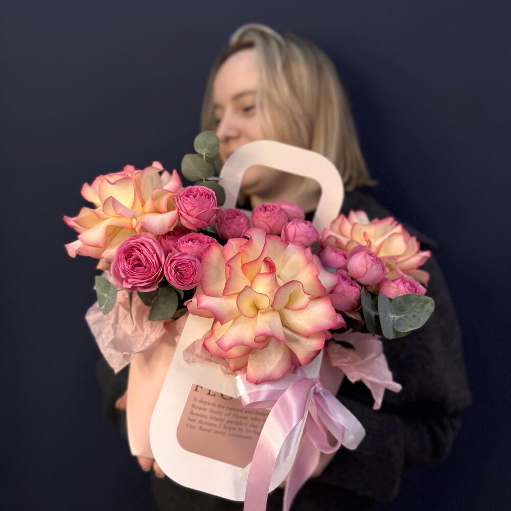 Букет яркий «Мечтай. Твори. Люби💗» с пионовидной розой и эвкалиптом