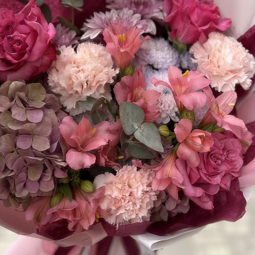 Букет с гортензиями,розами и эвкалиптом💕