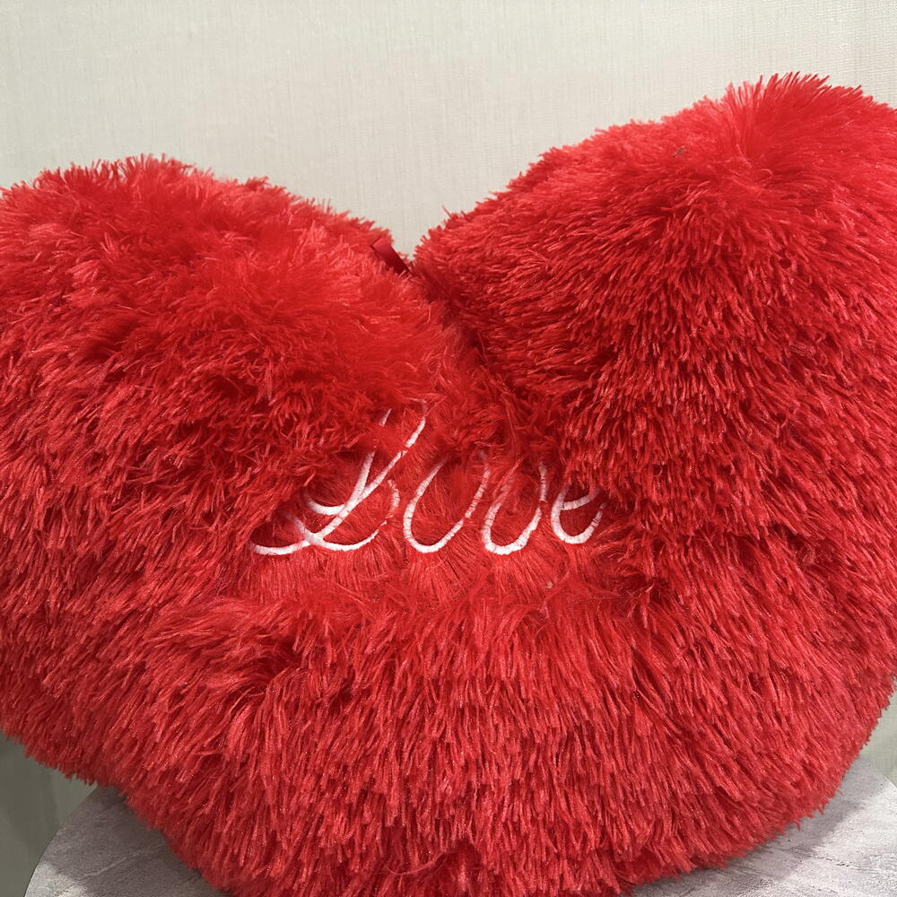 Пушистое сердце «Love» ️