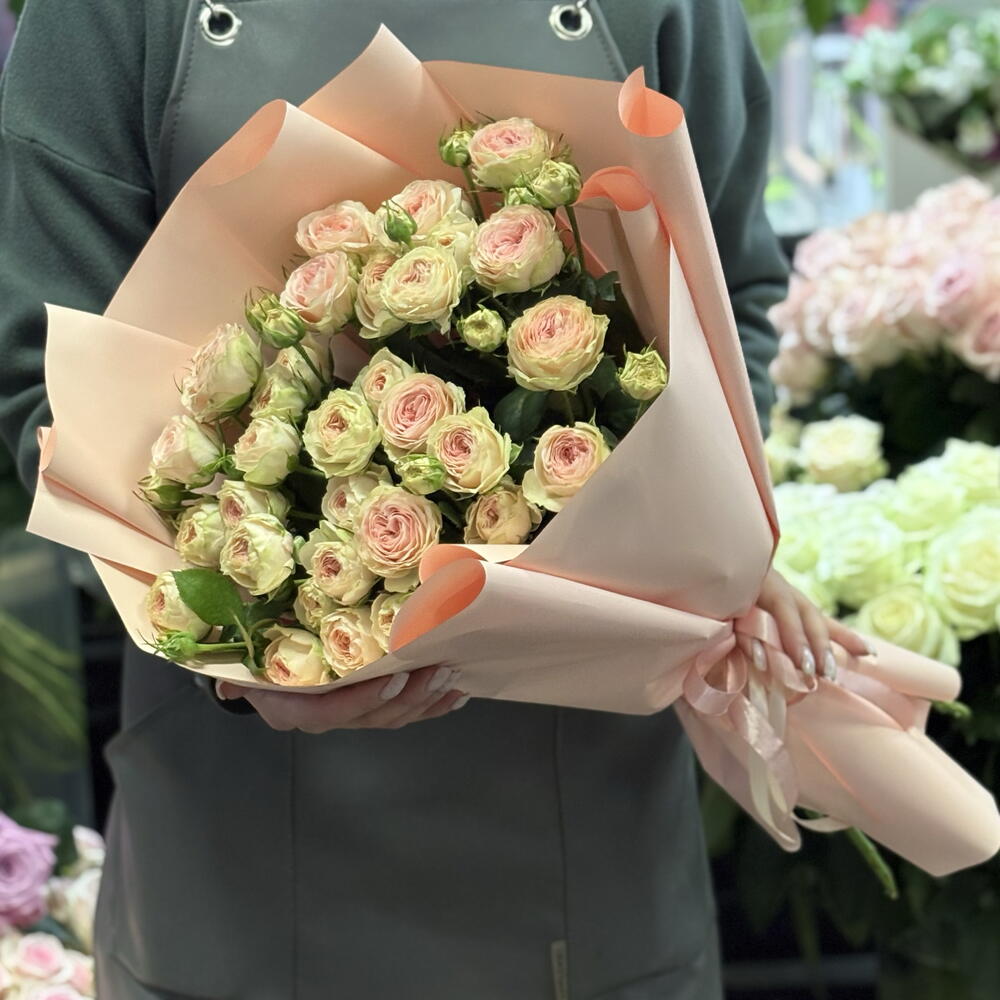 Букет из пионовидных кустовых роз «Romantica»