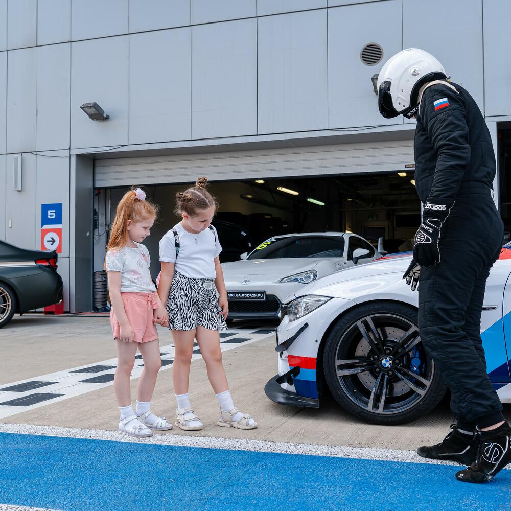 [Electronic certificate] BMW M4 Perfomance Racing taxi at SiriusAvtodrome