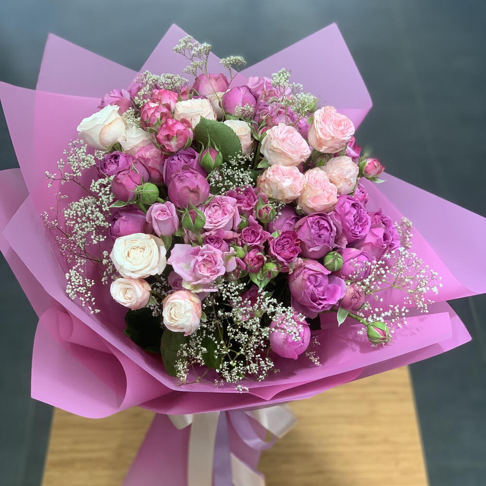 Fifteen spray roses