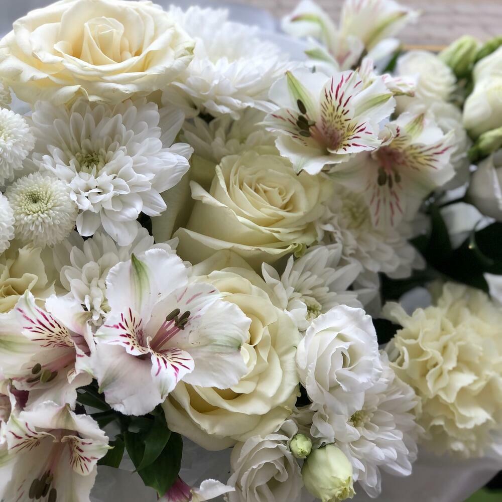 White bouquet of chrysanthemums, single-headed roses, alstroemeria and dianthus