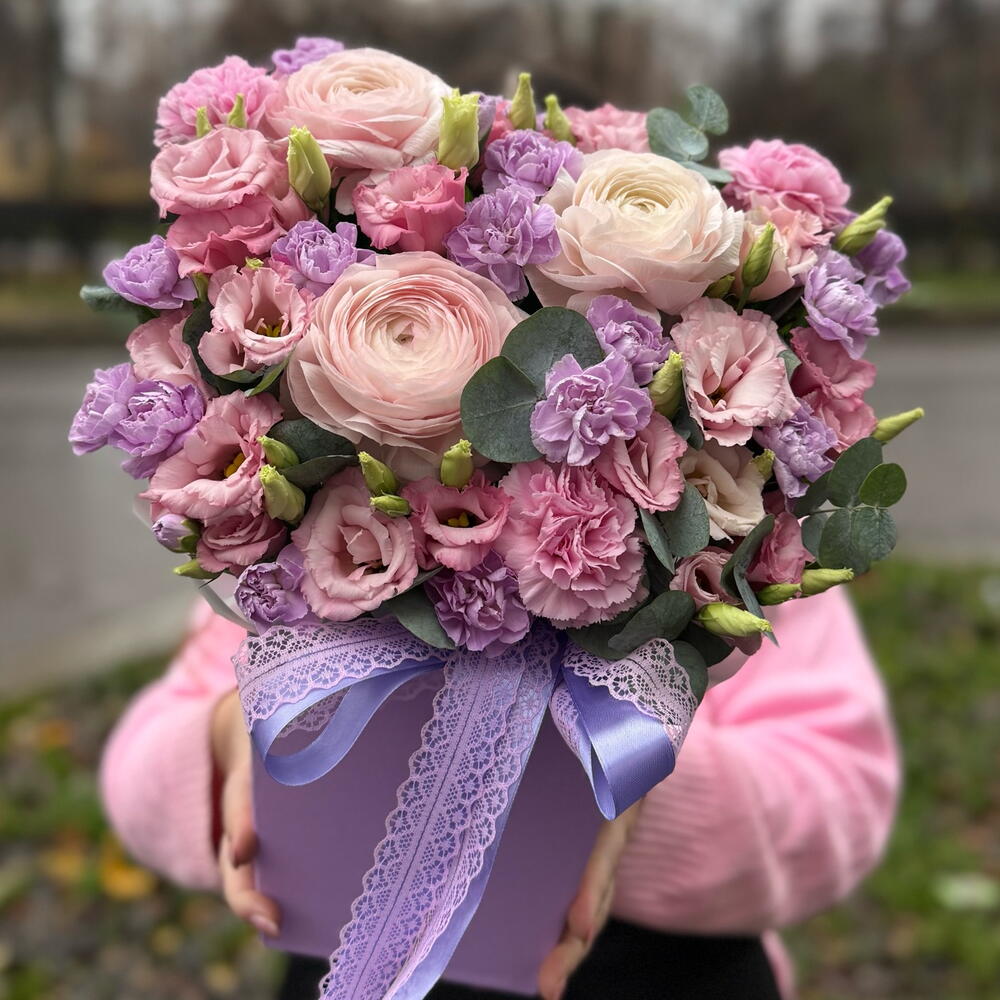 Баблгам 💜ранункулюсы , эустома , диантусы в стильной коробке