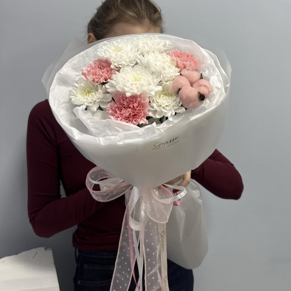 Авторский букет для любимой девушки  «Пудровый 💗» : хризантема, диантус, хлопок. Размер S