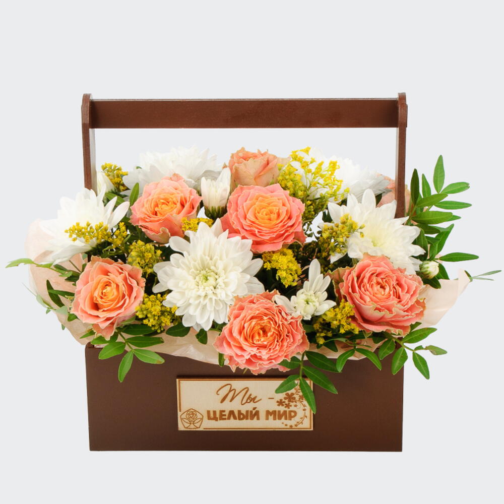 🌼🌼Композиция из коралловых роз, кустовой хризантемой и зеленью🌼🌼