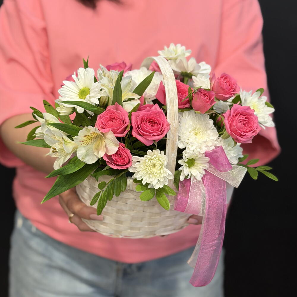 Композиция с кустовой розой, альстромерией и хризантемой 🌸