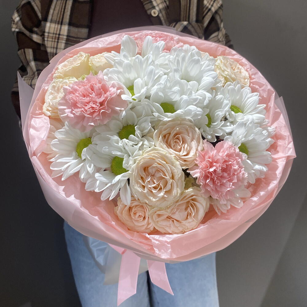 Милый букет из хризантемы,диантусов и кустовой розы 🌸🌸🌸